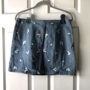 Daisy Mini Skirt - Worn Once - Zipper closure